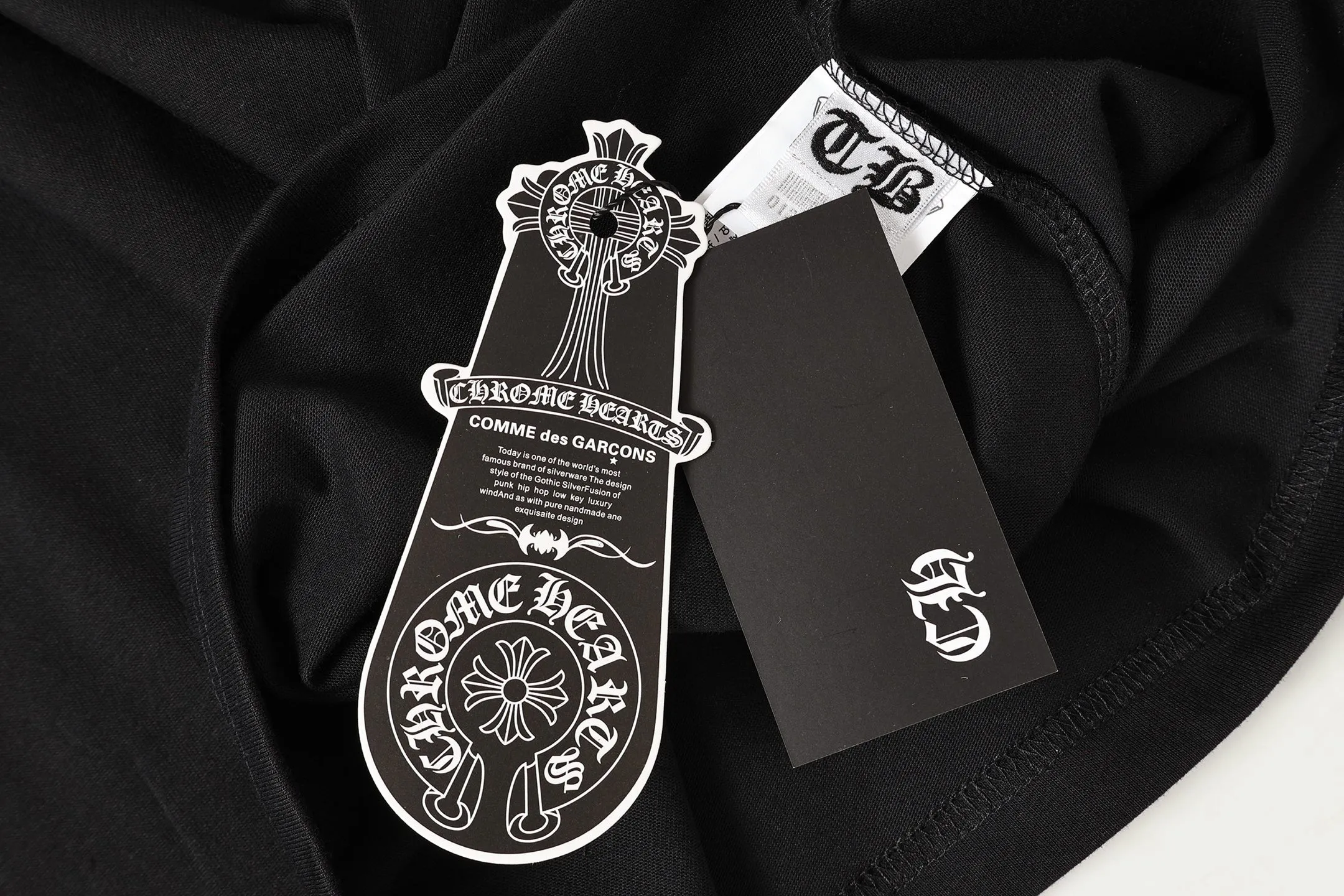 P150 Cross-border running quantity model, please do not place an order if you are pursuing quality - Chrome Hearts/Chrome Heart Cross Sanskrit short-sleeved T-shirt - High weight, high density and high quality. The wool is soft, delicate and skin-friendly. It feels soft and silky. It has excellent warmth and skin-friendly properties. - Customized weaving and dyeing, no color difference. No matter the fabric or workmanship details, it is better than the ordinary version on the market. -Colour: black white -Size: S M L XL